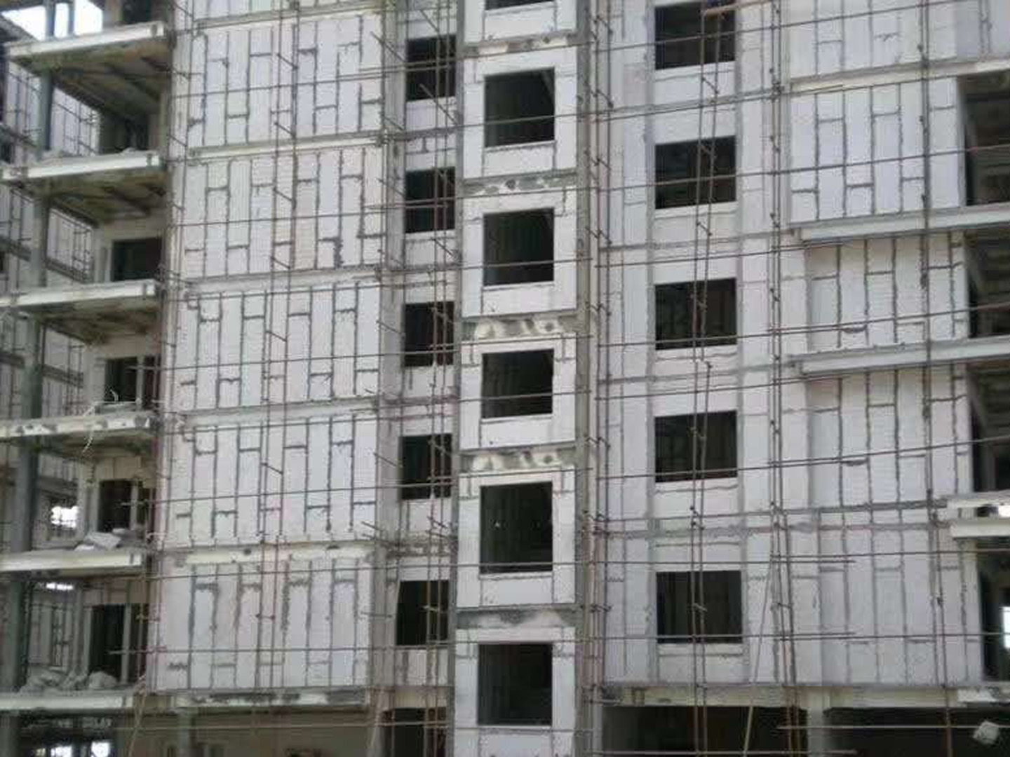 輕質隔墻板施工現場